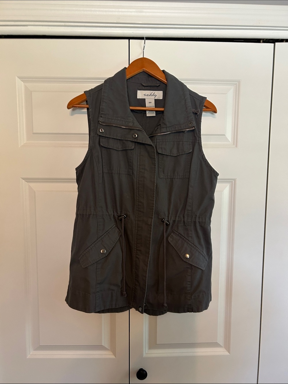Sleeveless Utility Vest in Charcoal